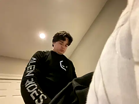 Snapshot of phantom898983 chatting on January 6, 5:22 am phantom898983 online show from January 6, 5:22 am