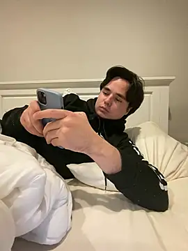 Snapshot of phantom898983 chatting on January 16, 8:07 am phantom898983 online show from January 16, 8:07 am