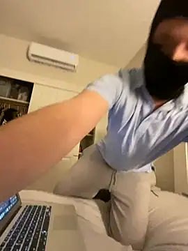 Snapshot of phantom898983 chatting on February 6, 8:29 am phantom898983 online show from February 6, 8:29 am