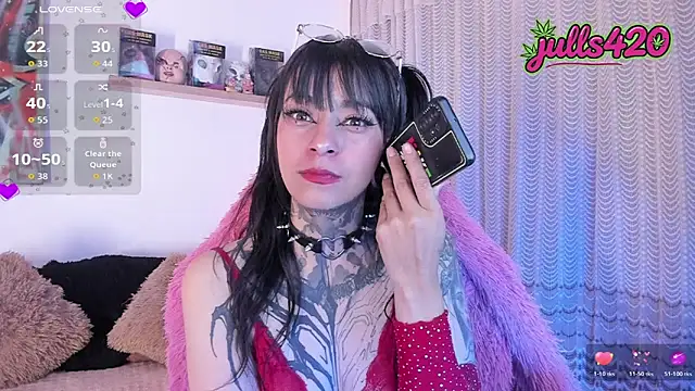 Snapshot of Julls420_ chatting on May 12, 3:25 am Julls420 online show from May 12, 3:25 am