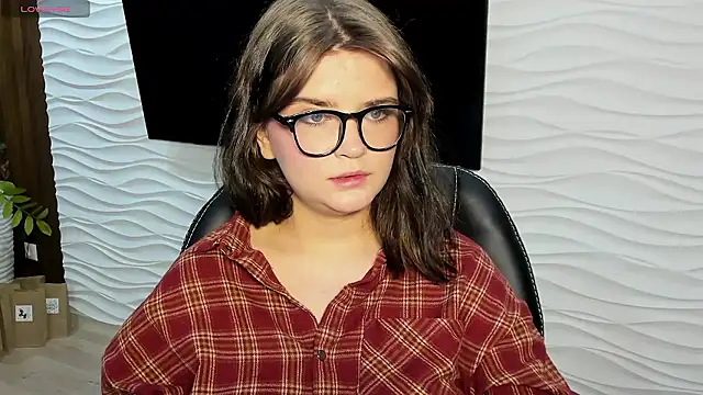 LanaTreades online show from January 12, 1:05 pm