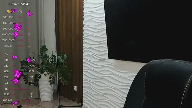 LanaTreades online show from February 9, 1:04 pm