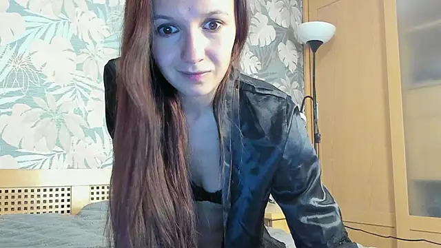 OliviaMuur online show from December 15, 5:28 pm