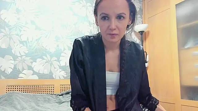 OliviaMuur online show from December 23, 5:05 am