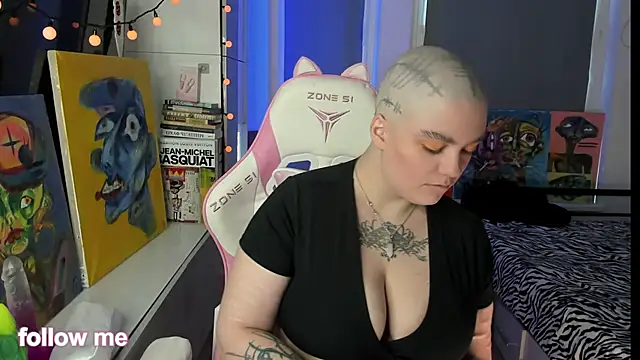 enigmastella online show from February 4, 11:05 am