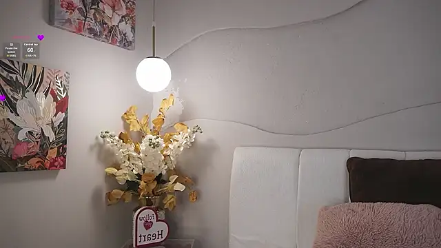 SaraJonesxx online show from March 10, 4:45 pm