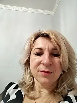 AhlyssaLove1155 online show from December 13, 7:53 pm