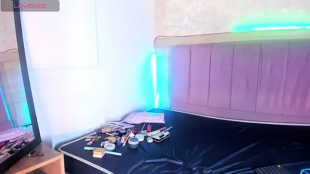 alunnaclarkcm online show from December 15, 3:33 am