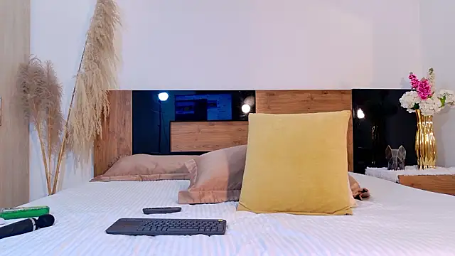 Snapshot of LucyHanks chatting on March 2, 12:12 pm LucyHanks online show from March 2, 12:12 pm