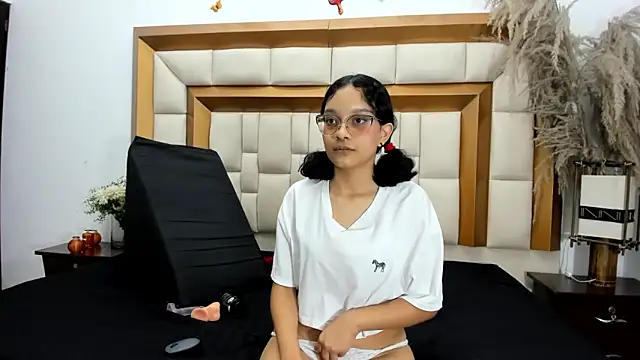 Snapshot of RebecaMarshall chatting on February 16, 7:21 pm RebecaMarshall online show from February 16, 7:21 pm