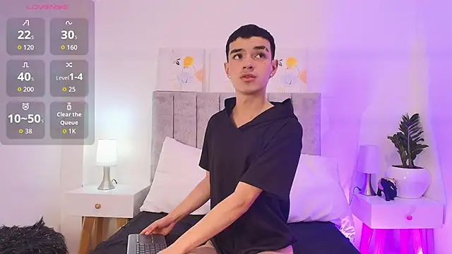 Kris Storm online show from December 18, 8:04 pm