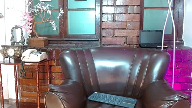 Sue Sparkle online show from December 19, 7:10 pm