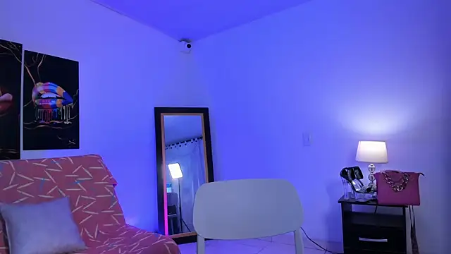 Snapshot of aleexxia chatting on January 7, 6:21 pm aleexxia online show from January 7, 6:21 pm