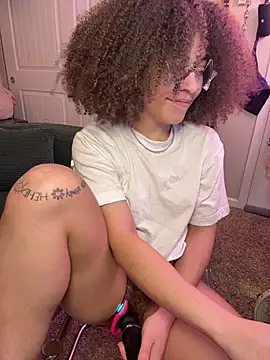 Snapshot of ollythegreat chatting on January 14, 4:07 am ollythegreat online show from January 14, 4:07 am