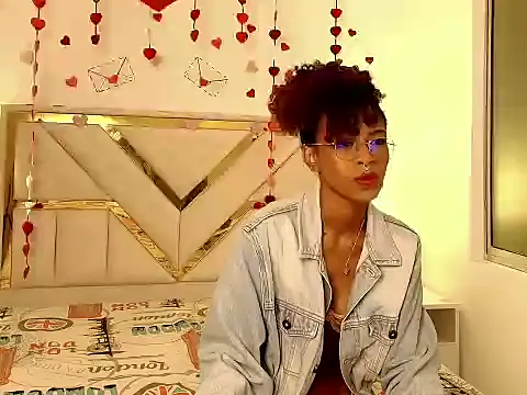 Snapshot of NaomiClay chatting on February 23, 12:46 pm NaomiClay online show from February 23, 12:46 pm