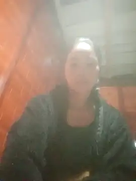 Snapshot of Amiluli chatting on December 13, 9:20 pm Amiluli online show from December 13, 9:20 pm