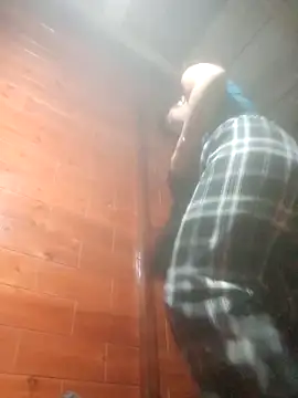 Snapshot of Amiluli chatting on December 19, 10:17 pm Amiluli online show from December 19, 10:17 pm