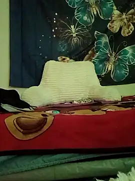 Snapshot of LoverGamer1 chatting on December 14, 4:18 am LoverGamer1 online show from December 14, 4:18 am