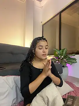 Snapshot of ladulcemary_ chatting on January 19, 1:04 pm ladulcemary online show from January 19, 1:04 pm