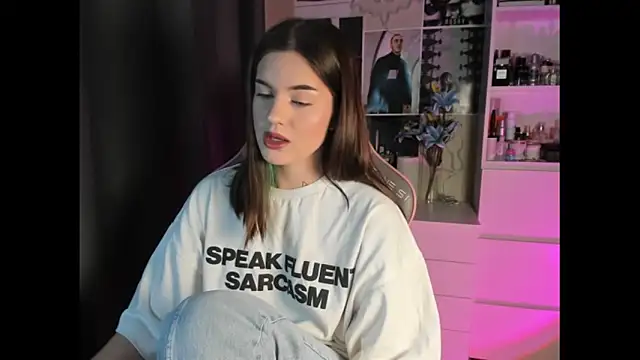 Snapshot of NikkieKitty chatting on February 13, 2:24 pm NikkieKitty online show from February 13, 2:24 pm