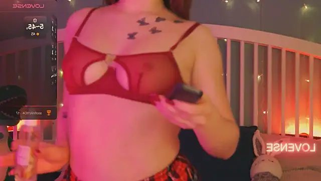 Snapshot of AprilFarrowy chatting on December 19, 1:07 pm AprilFarrowy online show from December 19, 1:07 pm