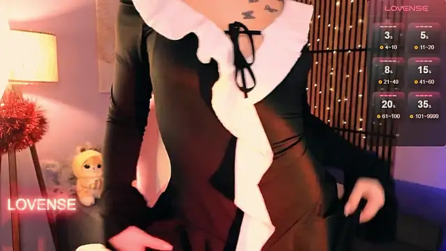 Snapshot of AprilFarrowy chatting on January 16, 8:13 pm AprilFarrowy online show from January 16, 8:13 pm