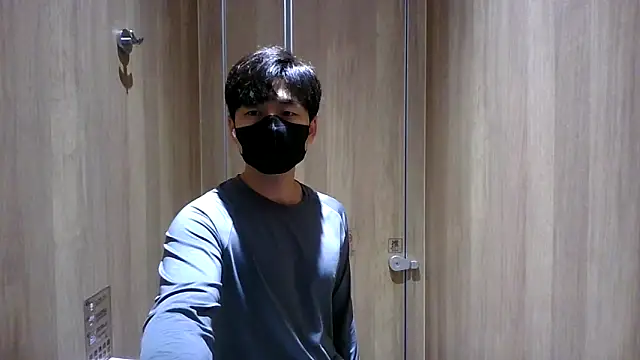 Snapshot of kimze7 chatting on February 28, 2:01 am kimze7 online show from February 28, 2:01 am