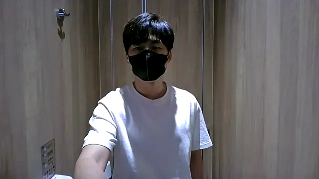 Snapshot of kimze7 chatting on March 9, 6:17 am kimze7 online show from March 9, 6:17 am