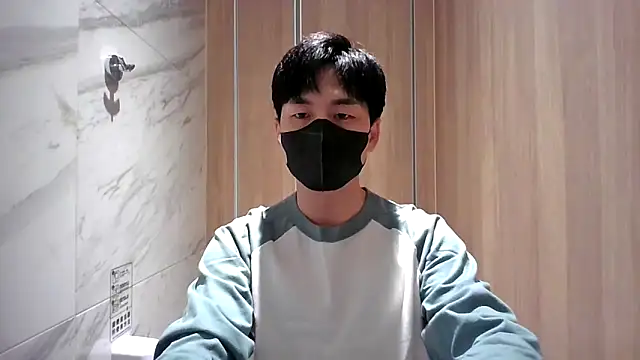 Snapshot of kimze7 chatting on March 24, 6:07 am kimze7 online show from March 24, 6:07 am