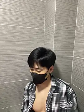 Snapshot of kimze7 chatting on April 2, 2:47 pm kimze7 online show from April 2, 2:47 pm