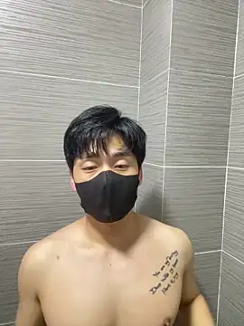 Snapshot of kimze7 chatting on April 3, 3:43 pm kimze7 online show from April 3, 3:43 pm