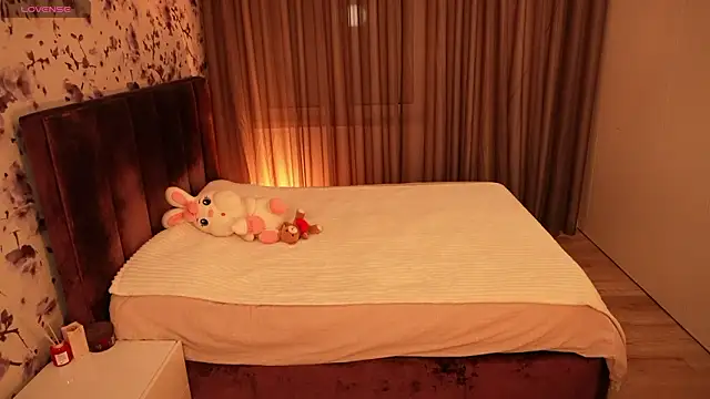 Snapshot of ChloeSpark chatting on February 19, 7:21 pm ChloeSpark online show from February 19, 7:21 pm