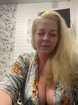 JenniferCarmen online show from December 16, 11:59 am