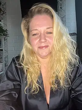 JenniferCarmen online show from May 10, 7:57 am