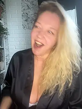 JenniferCarmen online show from May 16, 6:43 am