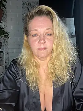 JenniferCarmen online show from May 21, 2:07 am