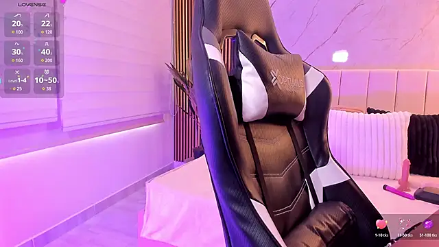 Lyra Black  online show from February 8, 2:53 pm