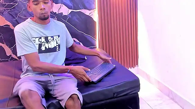 Jhon Hot21Sexx online show from December 22, 1:30 pm