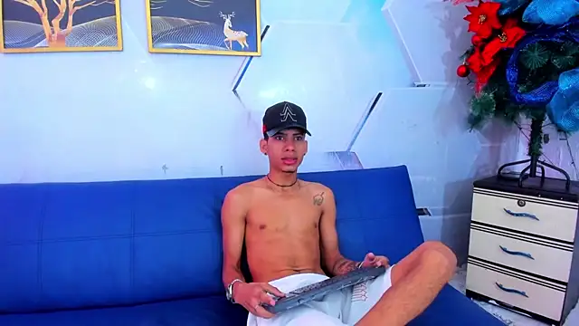 Alex jeins at online show from December 22, 2:03 pm