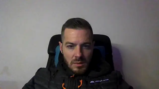 Snapshot of cheekycherryx chatting on December 17, 2:06 am cheekycherryx online show from December 17, 2:06 am