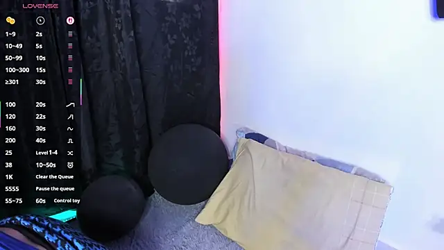 Snapshot of agathawalter_ chatting on January 9, 7:59 pm agathawalter online show from January 9, 7:59 pm