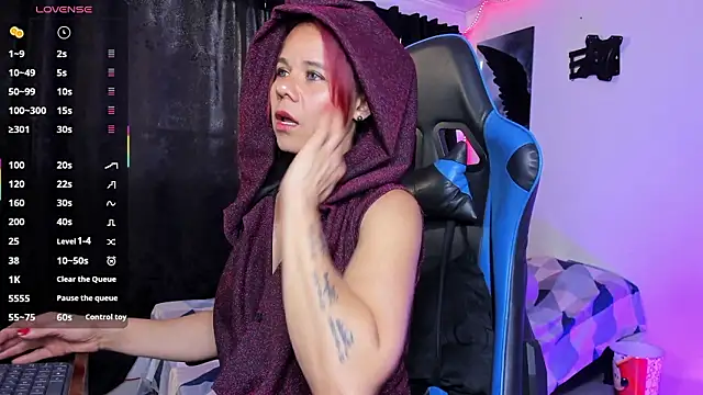 agathawalter  online show from March 18, 10:02 pm