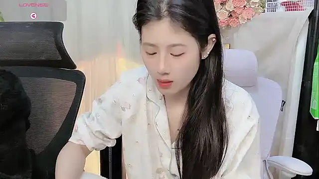 Yvonne-07 online show from January 13, 9:09 pm