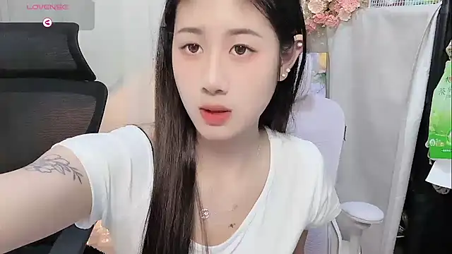 Yvonne-07 online show from April 3, 2:37 pm