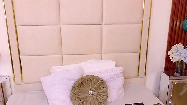 Reginadenver online show from February 8, 2:37 am