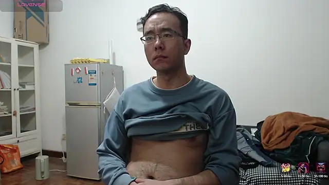 Snapshot of jjjjay123 chatting on January 14, 1:50 pm jjjjay123 online show from January 14, 1:50 pm