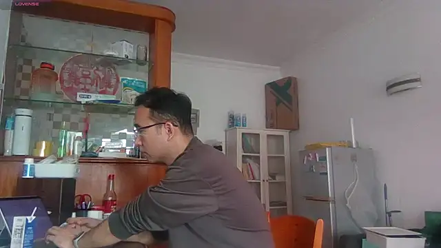 Snapshot of jjjjay123 chatting on January 19, 2:26 am jjjjay123 online show from January 19, 2:26 am