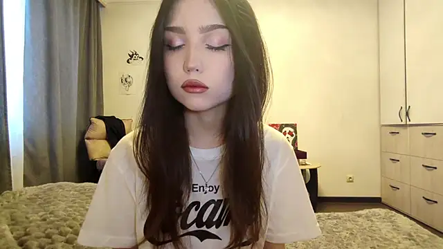 Qwami Amie online show from February 24, 9:29 am