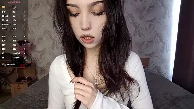 Qwami Amie online show from April 27, 6:55 am