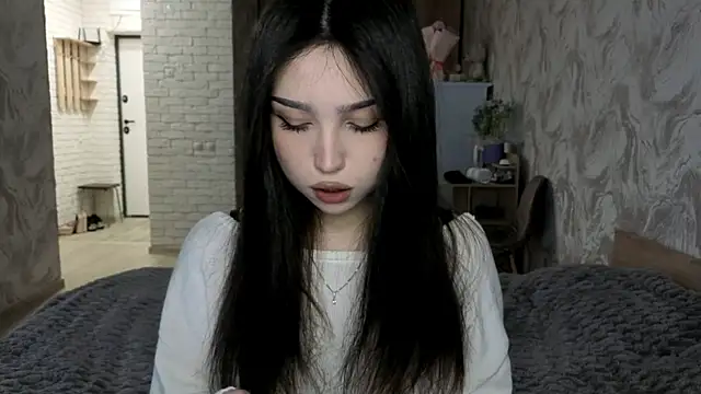 Qwami Amie online show from June 20, 7:11 am